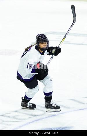 Tsongas Center. Januar 2024. Massachusetts, USA; Minnesota-Stürmer Brittyn Fleming (18) in einem Spiel zwischen Boston und Minnesota im Tsongas Center. (c) Burt Granofsky/CSM/Alamy Live News Stockfoto