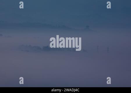 Kalter Wintermorgen malerische Landschaft. Stockfoto