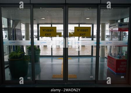 PHUKET, THAILAND - 09. MAI 2023: Ausfahrt vom internationalen Flughafen Phuket. Stockfoto