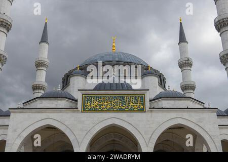 Die Melike Hatun Moschee Camii ist ein klassischer osmanischer Stil in der Altstadt von Ankara, Türkei. Stockfoto