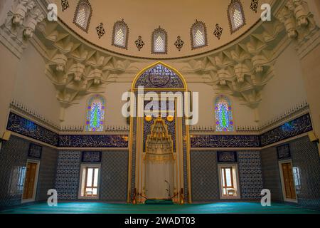 Mihrab der Melike Hatun Moschee Camii. Die Moschee ist ein klassischer osmanischer Stil in der Altstadt von Ankara, Türkei. Stockfoto