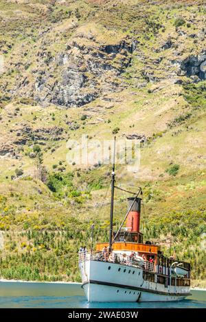 Queenstown New Zealand 16. Dezember 2023: TSS Earnslaw ist ein aus dem Jahr 1912 stammender Doppel-Schraubendampfer aus Edwardian am Lake Wakatipu. Stockfoto