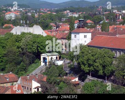 Blick auf Lotršèak-Turm, Wehrturm im alten Teil von Zagreb genannt Gradec, Kroatien Stockfoto