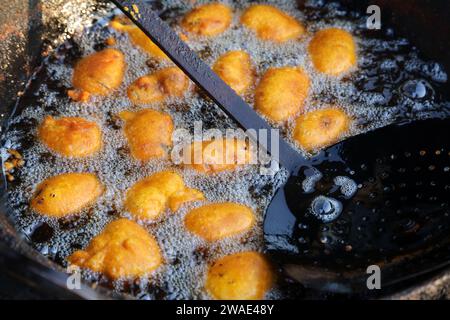 Chop ist ein Snack aus dem indischen Subkontinent und wird in Westbengalen und Bangladesch zubereitet Stockfoto