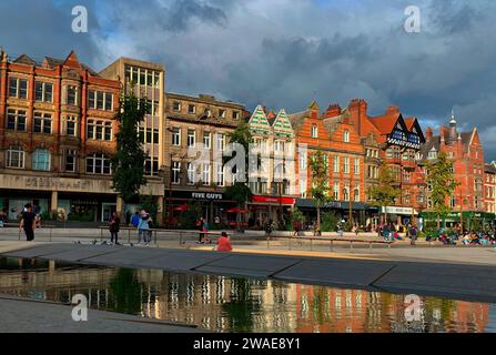 Historische Gebäude in der Long Row im Zentrum von Nottingham, Großbritannien. Stockfoto