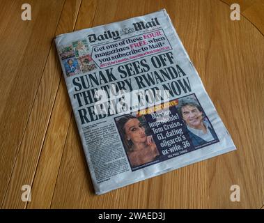 Sunak Sees Off the Tory Ruanda Rebels, Schlagzeile auf der Titelseite der Tageszeitung Daily Mail vom 13. Dezember 2023 Stockfoto
