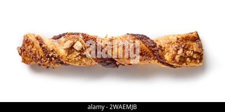 Frisch gebackenes Gebäck mit Schokoladencreme und Mandeln isoliert auf weißem Hintergrund, Blick von oben Stockfoto