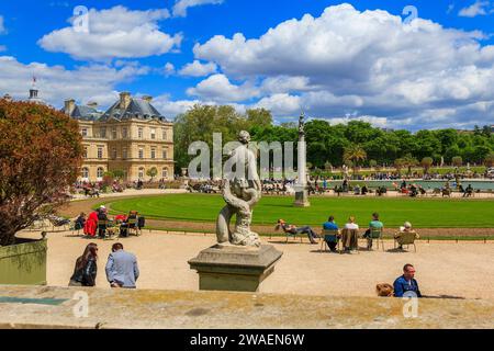 Dies ist das Jardin du Luxembourg Palast und Park Ensemble im Zentrum der Stadt, berühmtes Wahrzeichen 11. Mai 2013 in Paris, Frankreich. Stockfoto