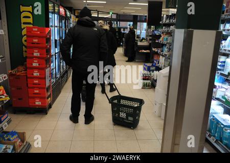 Kopenhagen, Dänemark /04. Januar 2024/Lebensmittelgeschäft in Danih Hauptstadt Kopenhagen Denamrk. (Photo.Francis Joseph Dean/Dean Pictures) Stockfoto