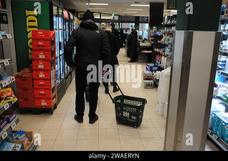 Kopenhagen, Dänemark /04. Januar 2024/Lebensmittelgeschäft in Danih Hauptstadt Kopenhagen Denamrk. (Photo.Francis Joseph Dean/Dean Pictures) Stockfoto