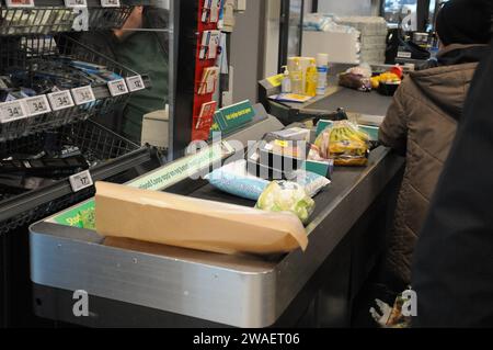 Kopenhagen, Dänemark /04. Januar 2024/Lebensmittelgeschäft in Danih Hauptstadt Kopenhagen Denamrk. (Photo.Francis Joseph Dean/Dean Pictures) Stockfoto