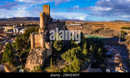 Die beeindruckendsten mittelalterlichen Burgen und Städte Spaniens, Kastilien-La Mancha Provision - Almansa, Panoramablick aus einem hohen Winkel Stockfoto