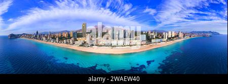 Benidorm Stadt Costa Blanca, Spanien. Panoramablick der Drohne aus einem hohen Winkel Stockfoto