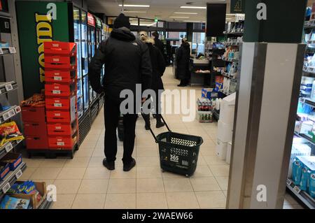 Kopenhagen, Dänemark /04. Januar 2024/Lebensmittelgeschäft in Danih Hauptstadt Kopenhagen Denamrk. Photo.Francis Joseph Dean/Dean Pictures Stockfoto