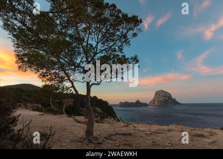 Es Vedrá Insel am frühen Morgen und am späten Nachmittag, Ibiza - O Stockfoto