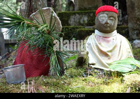 Statuen zum Gedenken an ungeborene Kinder auf der Insel Miyajima in der Nähe von Hiroshima, Japan Stockfoto