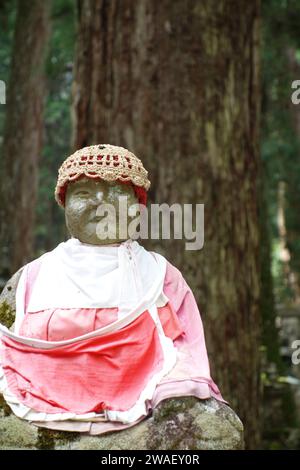 Statuen zum Gedenken an ungeborene Kinder auf der Insel Miyajima in der Nähe von Hiroshima, Japan Stockfoto