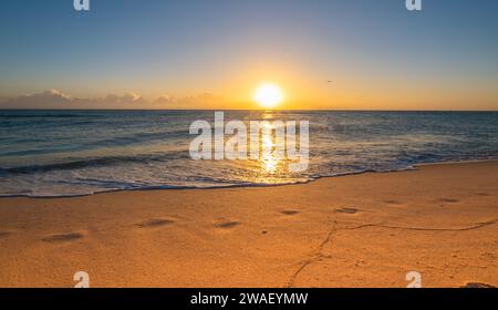 Wunderschöner Strand bei Sonnenaufgang. Miami Beach, Florida. Stockfoto