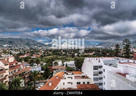 Straßen und Dächer in San Cristóbal de La Laguna, Teneriffa, Spanien Stockfoto