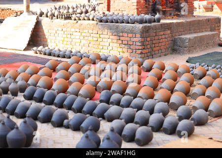 potter wird sonnengetrocknet auf dem Talako Tole oder dem sogenannten Töpferplatz in bhaktapur Stockfoto