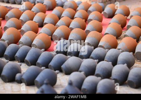 potter wird sonnengetrocknet auf dem Talako Tole oder dem sogenannten Töpferplatz in bhaktapur Stockfoto