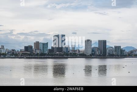 Da Nang, Vietnam - 11. Oktober 2023: Am Flussufer des Stadtzentrums. Stockfoto