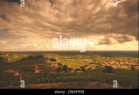 Beaujolais Weinberge und Landschaft in der Nähe von Fleurie Village, Frankreich Stockfoto