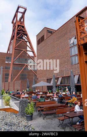 Zeche Zollverein, Doppelbock Fördergerüst Schacht 12, Restaurant The Mine, Essen, NRW, Deutschland, Zollverein *** Kohlebergwerk Zollverein Industriekomplex, Doppelbock-Schacht 12, Restaurant the Mine, Essen, NRW, Deutschland, Zollverein Stockfoto