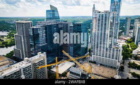 Ein Blick aus der Luft auf eine Baustelle in der Innenstadt von Austin. Texas, USA Stockfoto