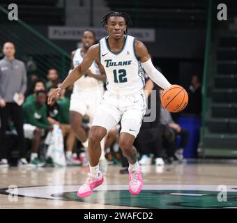 New Orleans, USA. Januar 2024. Der Tulane Green Wave Guard Kolby King (12) bringt den Ball während eines Basketballspiels der American Athletic Conference in der Fogleman Arena in New Orleans, Louisiana am Mittwoch, den 3. Januar 2024. (Foto: Peter G. Forest/SIPA USA) Credit: SIPA USA/Alamy Live News Stockfoto