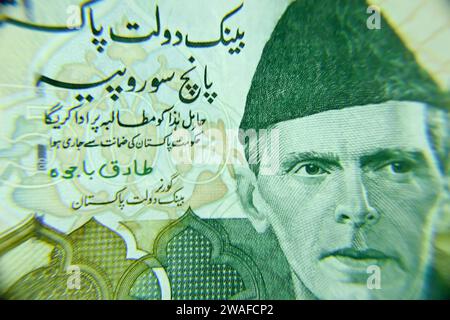 Das Quaid-e-Azam Muhammad Ali Jinnah Porträt der pakistanischen 500-Banknote Nahaufnahme mit selektivem Fokus Stockfoto