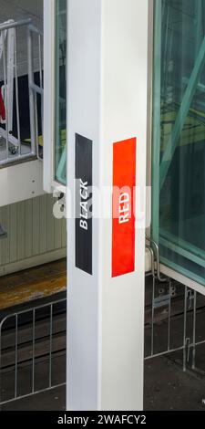 Die Strebe der erhöhten Gangway am Station Pier in Melbourne, aus Stockfoto