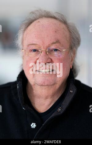 Neubiberg, Deutschland. Januar 2024. Der Regisseur und Drehbuchautor Franz Xaver Bogner fotografierte nach einem Interview. Quelle: Lennart Preiss/dpa/Alamy Live News Stockfoto