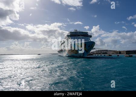 Ein atemberaubender Blick auf die norwegischen Kreuzfahrtschiffe Stockfoto