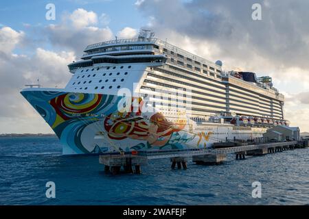 Ein atemberaubender Blick auf die norwegischen Kreuzfahrtschiffe Stockfoto