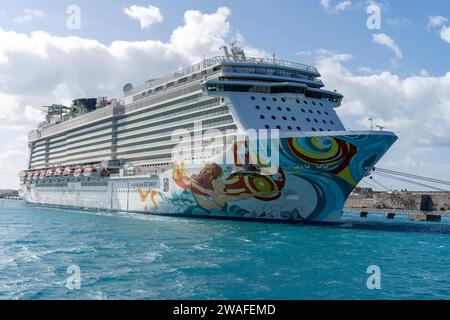 Ein atemberaubender Blick auf die norwegischen Kreuzfahrtschiffe Stockfoto