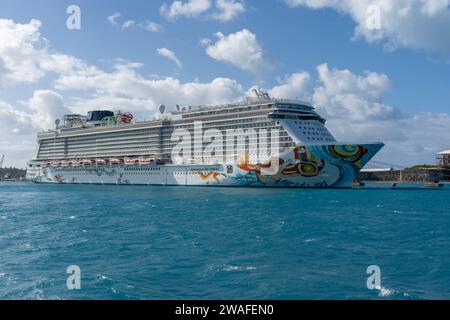 Ein atemberaubender Blick auf die norwegischen Kreuzfahrtschiffe Stockfoto