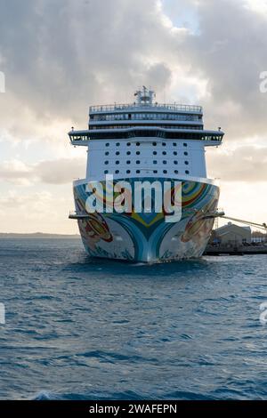 Ein atemberaubender Blick auf die norwegischen Kreuzfahrtschiffe Stockfoto