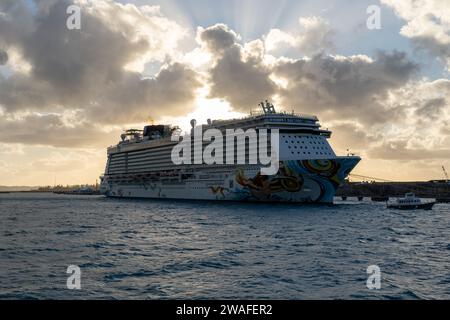 Ein atemberaubender Blick auf die norwegischen Kreuzfahrtschiffe Stockfoto