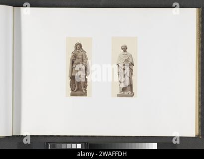 Gips Models für Skulpturen am Louvre: Links 'Mignard' von Jean Baptiste Joseph de Bay und rechts 'Massillon' von Francois Jouffroy, ca. 1855 - ca. 1857 Fotografie Teil der Réunion des Tuileries au Louvre 1852-1857, Album 2. Paris Papier. Fototräger mit gesalzenem Papier Dauerausstellung, Museum. Skulptur, Reproduktion einer Skulptur Palais du Louvre. Tuilerieënpaleis. Louvre Museum. Paris Stockfoto