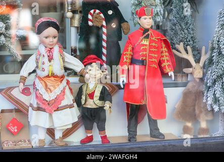 Zagreb, Kroatien. Januar 2023. Verschiedene kroatische Souvenirs wurden am 4. Januar 2023 im Stadtzentrum in Zagreb, Kroatien, gesehen. Foto: Sanjin Strukic/PIXSELL Credit: Pixsell/Alamy Live News Stockfoto