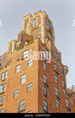 Rosario Candela entwarf 770 die Park Avenue, ein Wahrzeichen von New York City, das 1930 in der Upper East Side von Manhattan fertiggestellt wurde. Stockfoto