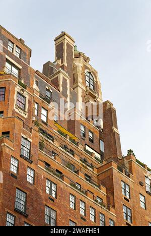 Rosario Candela entwarf 770 die Park Avenue, ein Wahrzeichen von New York City, das 1930 in der Upper East Side von Manhattan fertiggestellt wurde. Stockfoto