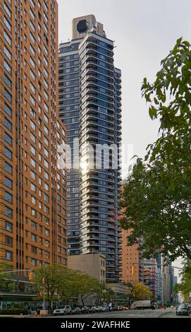 Das Savoy ist ein 42-stöckiger Luxus-Wohnkomplex an der 200 East 61st Street an der Third Avenue in Manhattans Upper East Side. Stockfoto