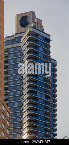 Das Savoy ist ein 42-stöckiger Luxus-Wohnkomplex an der 200 East 61st Street an der Third Avenue in Manhattans Upper East Side. Stockfoto