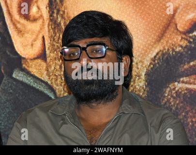 Mumbai, Indien. Januar 2024. Der indische Filmschauspieler und Produzent Vijay Sethupathi wurde während der Pressekonferenz und einer Trailer-Launch seines kommenden Films „Merry Christmas“ in Mumbai gesehen. Der Film wird am 12. Januar 2024 in den Kinos in Hindi, Tamil und Telugu veröffentlicht. (Foto: Ashish Vaishnav/SOPA Images/SIPA USA) Credit: SIPA USA/Alamy Live News Stockfoto