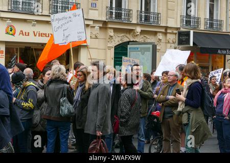 Paris, Frankreich - 21. April 2017: Demonstration in Paris, protestmarsch von Aktivisten mit Bannern Stockfoto