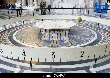 Paris, Frankreich - 21. April 2017: Foucault-Pendel im Pantheon, historisches Gerät, das Beweise für die Erdrotation zeigt Stockfoto