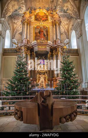 ERLANGEN, DEUTSCHLAND - 15. DEZEMBER 2023: Innenraum der barocken Neustädter Kirche, erbaut 1722–1737, auch die Universitätskirche der Friedrich-Alexander- Stockfoto