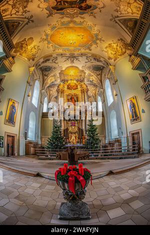 ERLANGEN, DEUTSCHLAND - 15. DEZEMBER 2023: Innenraum der barocken Neustädter Kirche, erbaut 1722–1737, auch die Universitätskirche der Friedrich-Alexander- Stockfoto